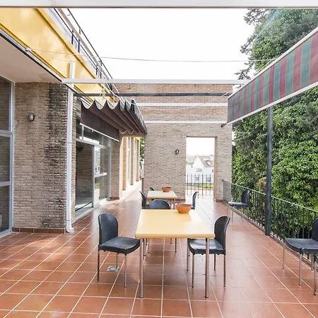 马贝拉少年旅馆