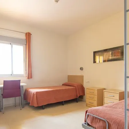 马贝拉少年旅馆 *