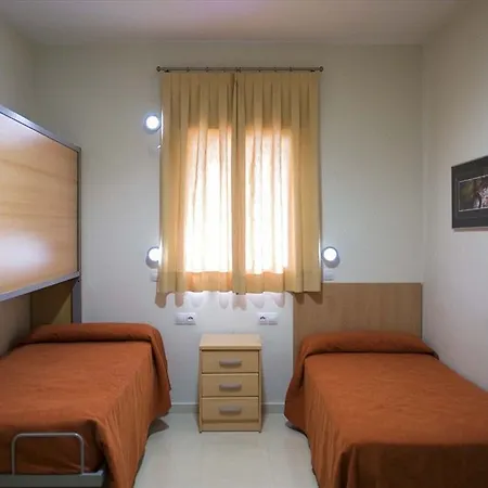 马贝拉少年旅馆 *