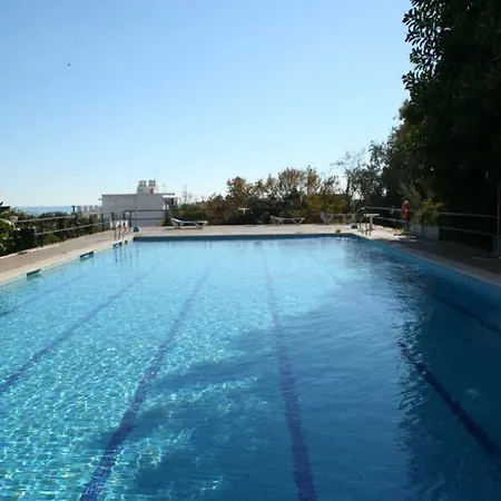 马贝拉少年旅馆 *