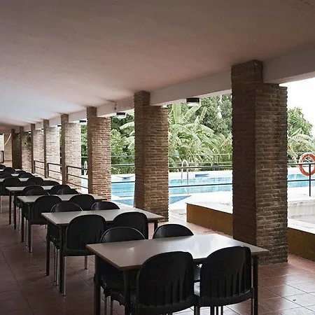 马贝拉少年旅馆 *